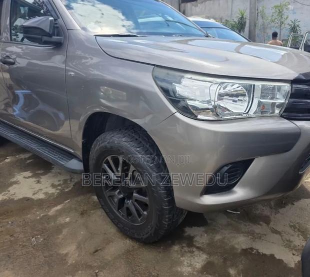 Toyota Hilux 2018 Silver