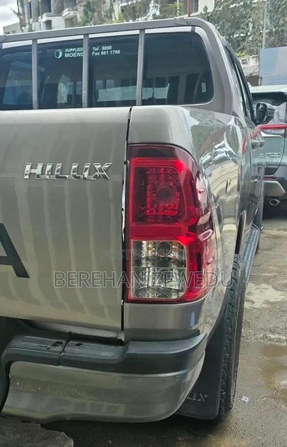 Toyota Hilux 2018 Silver