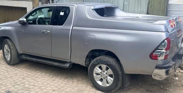 Toyota Hilux 2019 Silver