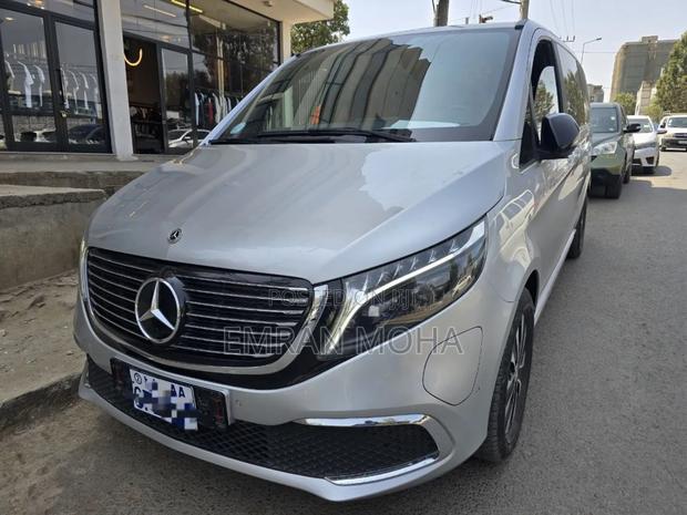 Mercedes-Benz V-Class 2023 Silver