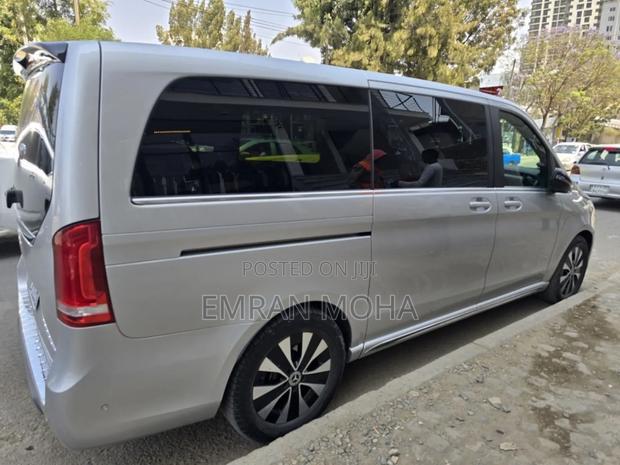 Mercedes-Benz V-Class 2023 Silver