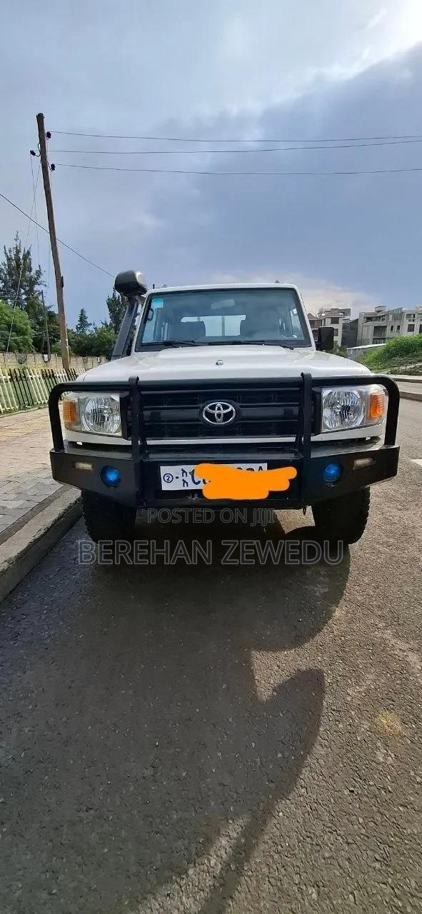 Toyota Land Cruiser 2018 White
