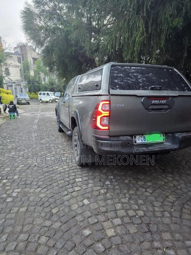 Toyota Hilux 2021 Gray