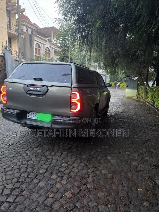 Toyota Hilux 2021 Gray