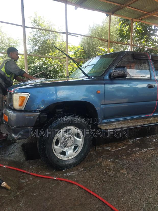 Toyota Hilux 1996 Blue