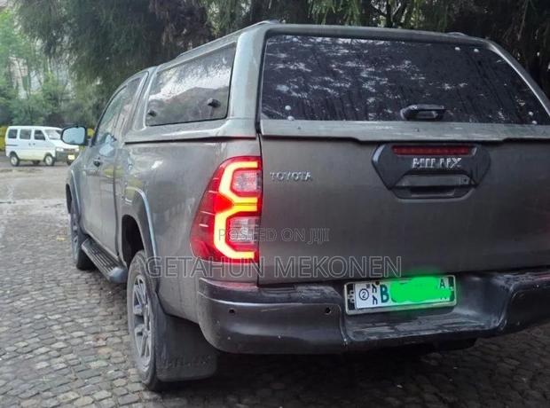 Toyota Hilux 2021 Gray
