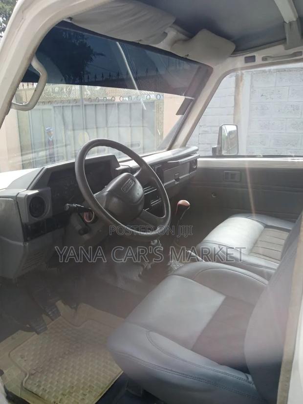 Toyota Land Cruiser 2005 White