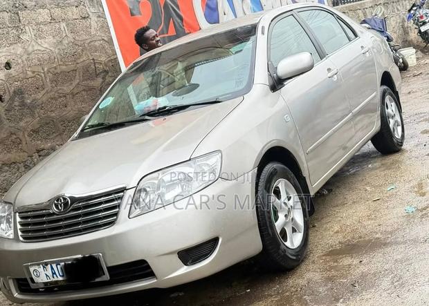 Toyota Corolla 2004 Gold