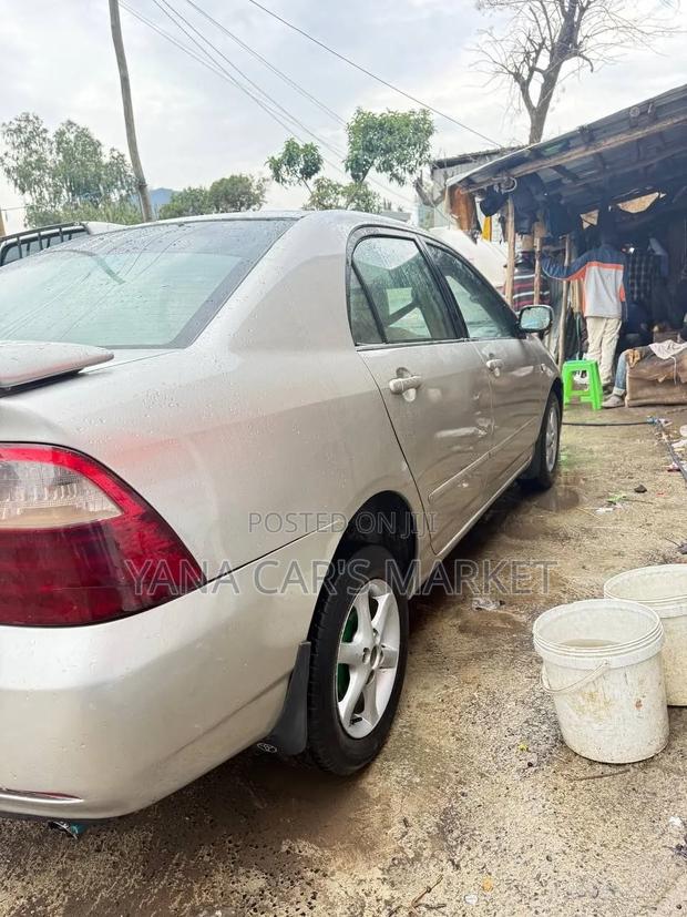 Toyota Corolla 2004 Gold
