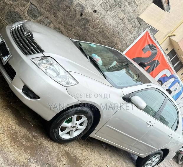 Toyota Corolla 2004 Gold