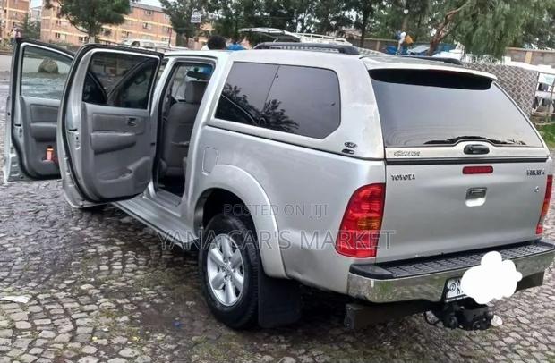 Toyota Hilux 2010 Silver