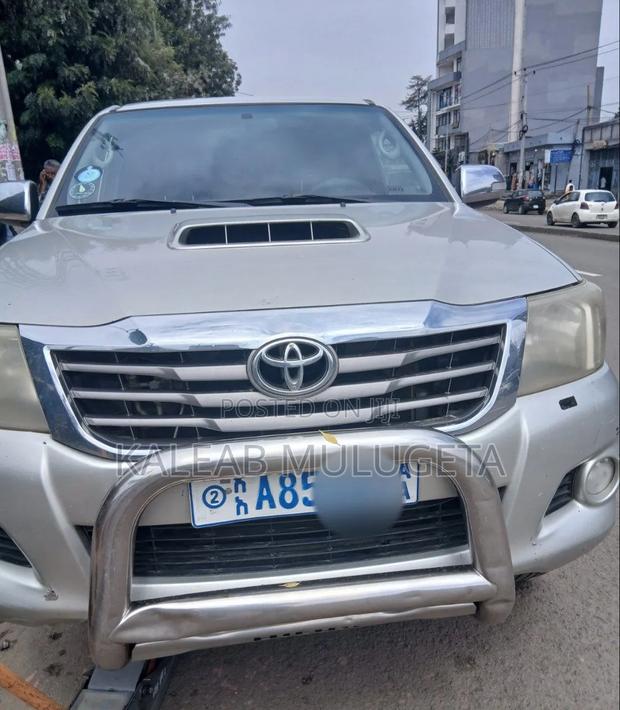 Toyota Hilux 2014 Silver