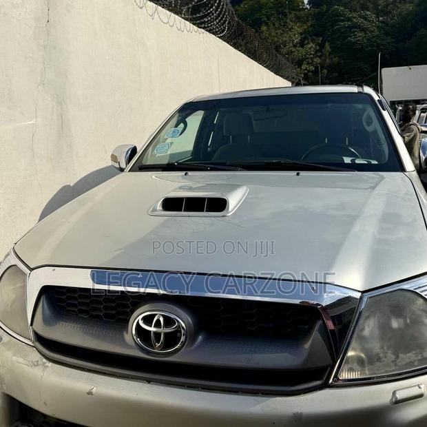 Toyota Hilux 2010 Silver