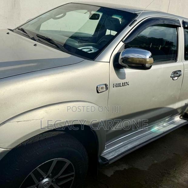 Toyota Hilux 2010 Silver