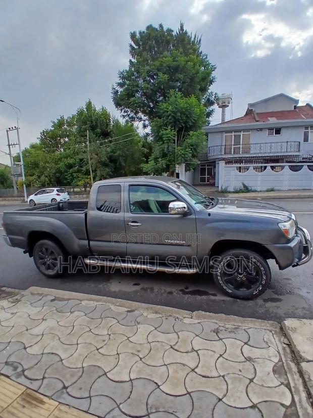 Toyota Tacoma Access Cab 2012 Gray