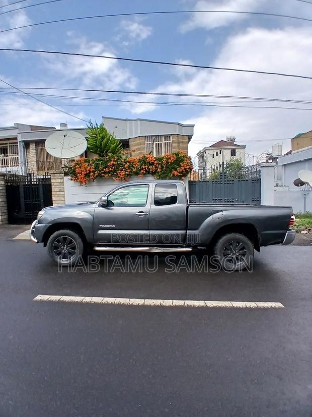 Toyota Tacoma Access Cab 2012 Gray