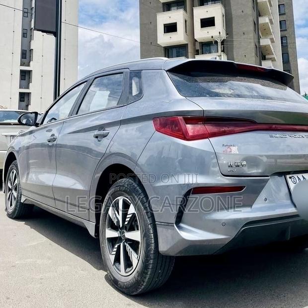 BYD E2 43 kWh 94 hp FWD 2025 Silver