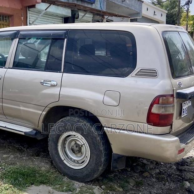 Toyota Land Cruiser 2002 Gold