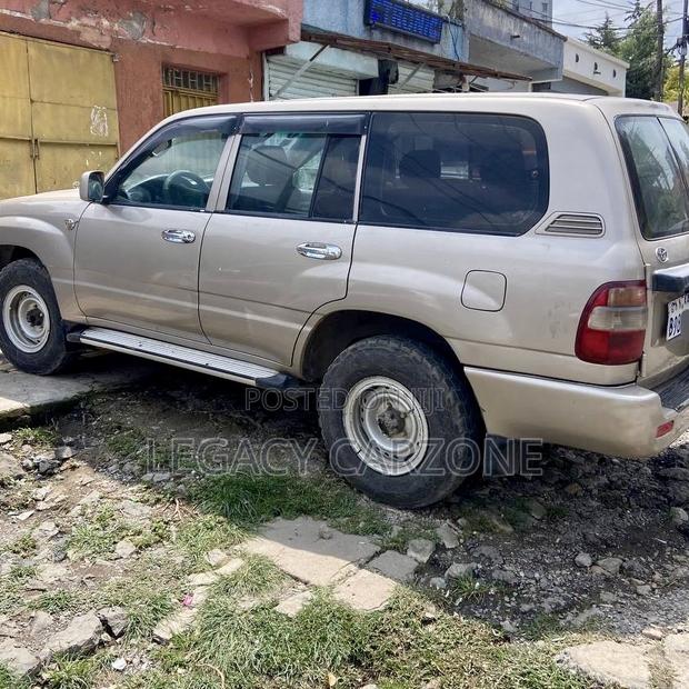 Toyota Land Cruiser 2002 Gold