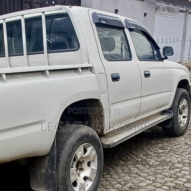 Toyota Land Cruiser 2004 White