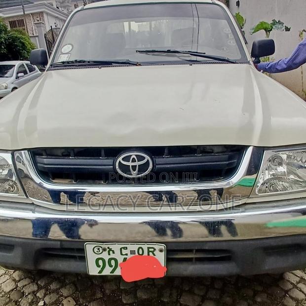 Toyota Land Cruiser 2004 White
