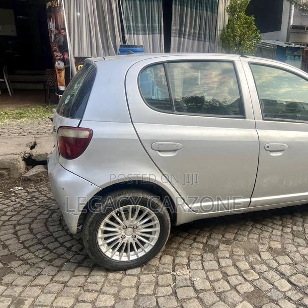 Toyota Vitz 2001 Silver