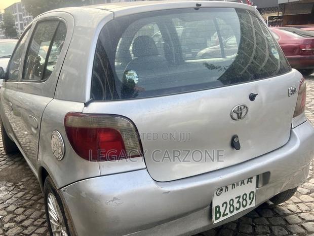 Toyota Vitz 2001 Silver