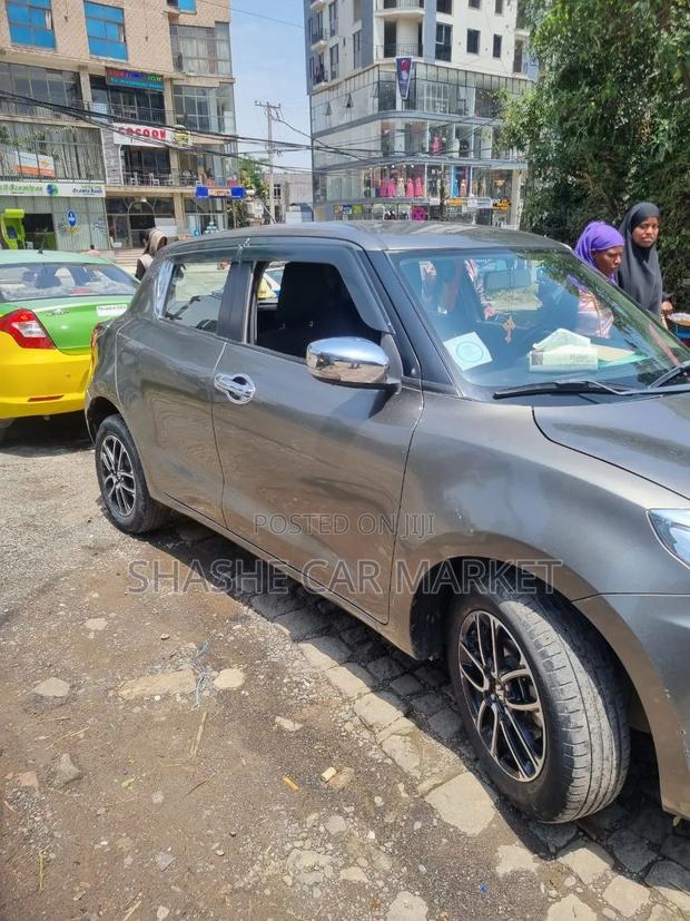 Suzuki Swift 2022 Gray