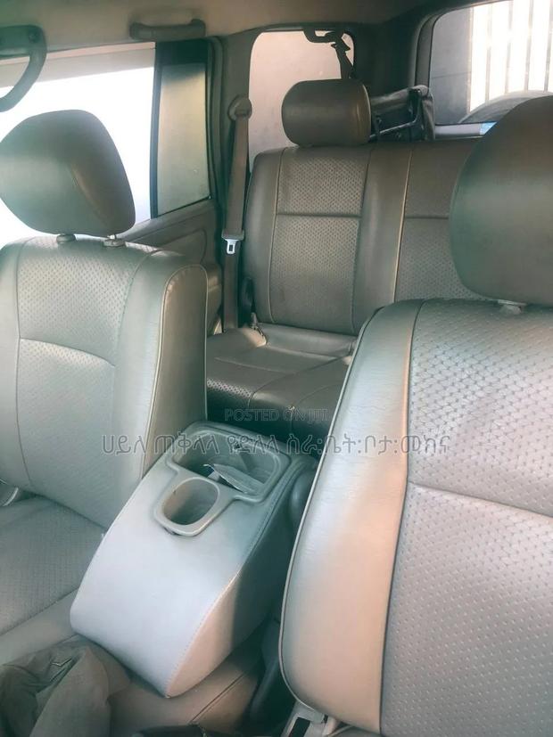 Toyota Land Cruiser 2004 Gold