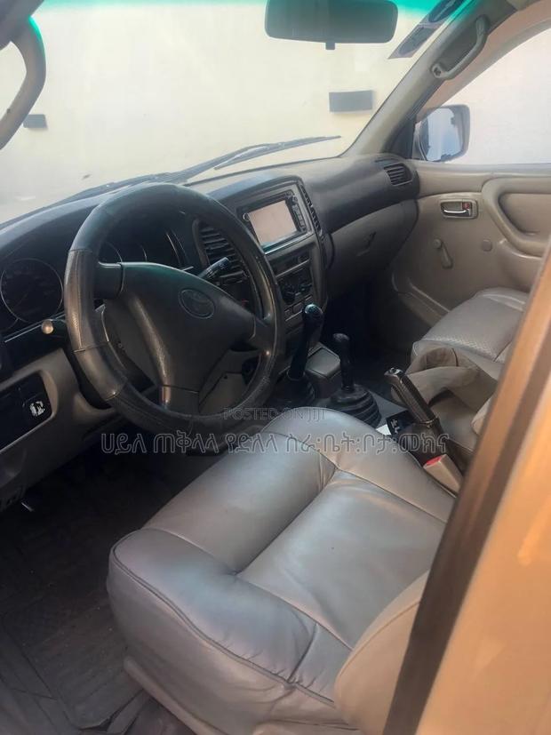 Toyota Land Cruiser 2004 Gold