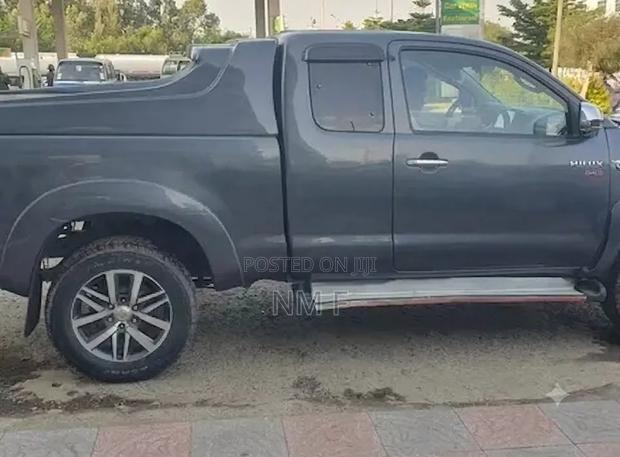 Toyota Hilux 2.5 D-4D SRX 2010 Gray