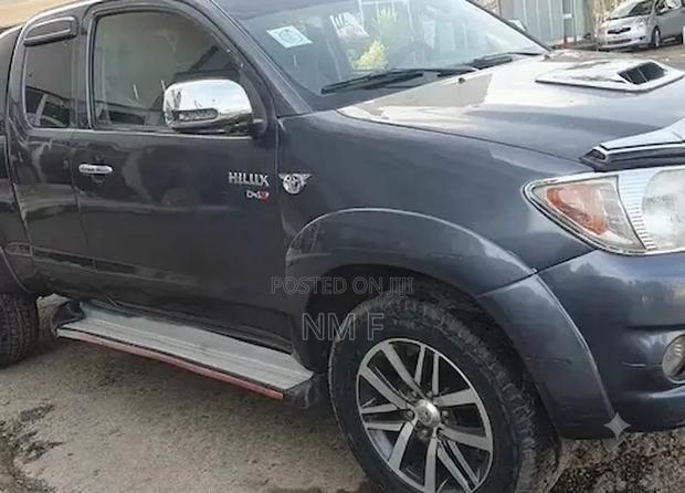 Toyota Hilux 2.5 D-4D SRX 2010 Gray