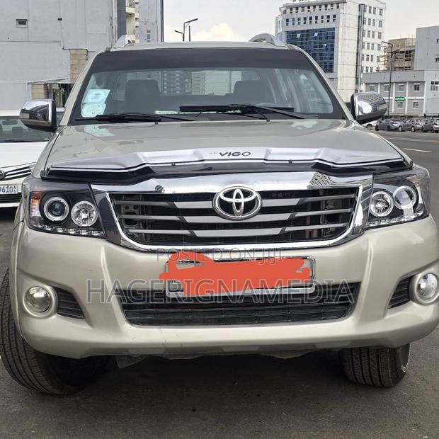 Toyota Hilux 2015 Silver