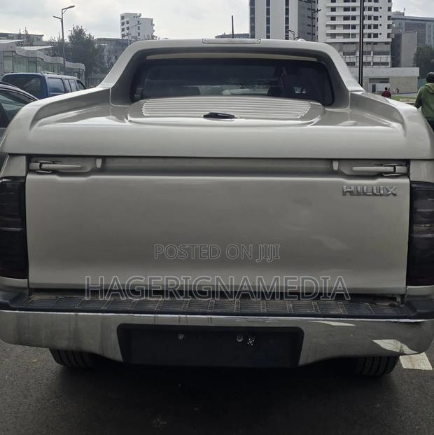 Toyota Hilux 2015 Silver