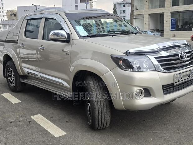 Toyota Hilux 2015 Silver