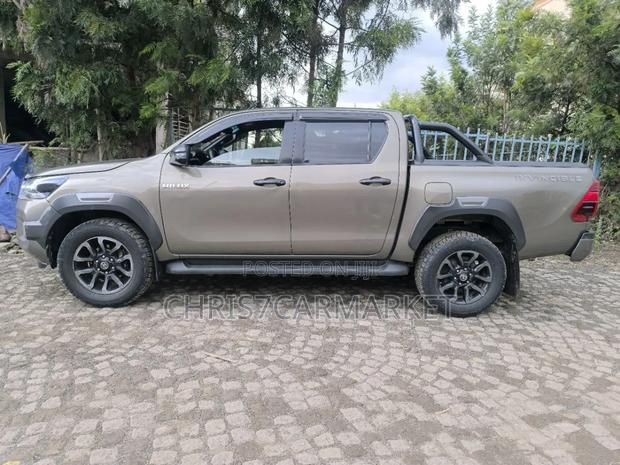 Toyota Hilux 2021 Gray