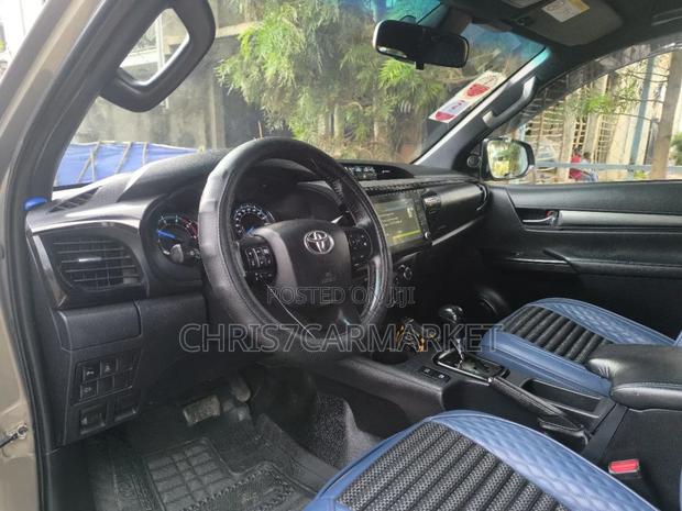 Toyota Hilux 2021 Gray