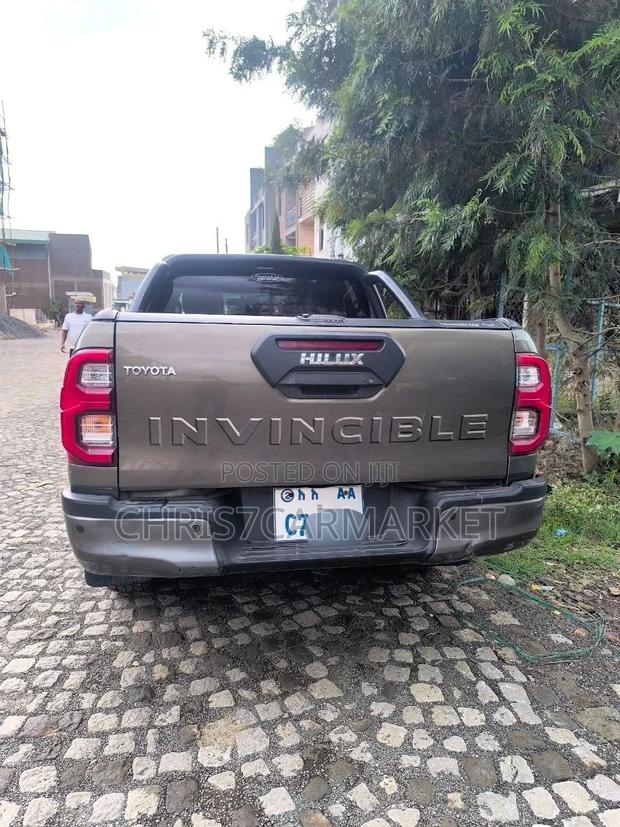 Toyota Hilux 2021 Gray