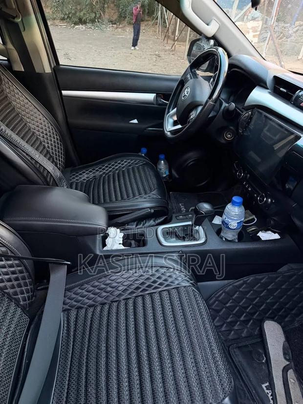 Toyota Hilux 2019 Silver