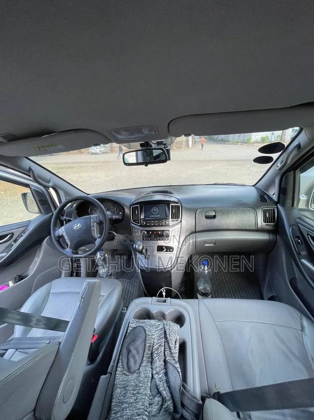 Hyundai Staria 2022 Silver