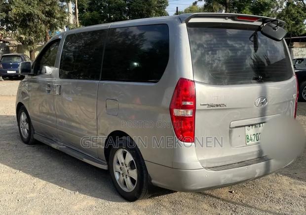 Hyundai Staria 2022 Silver