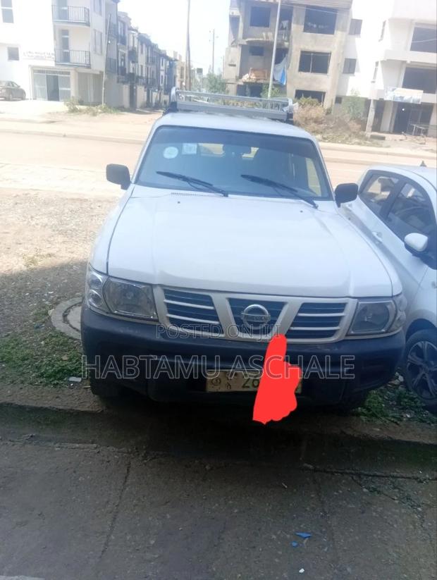 Nissan Patrol 2004 White