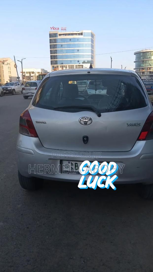 Toyota Yaris 2010 Silver