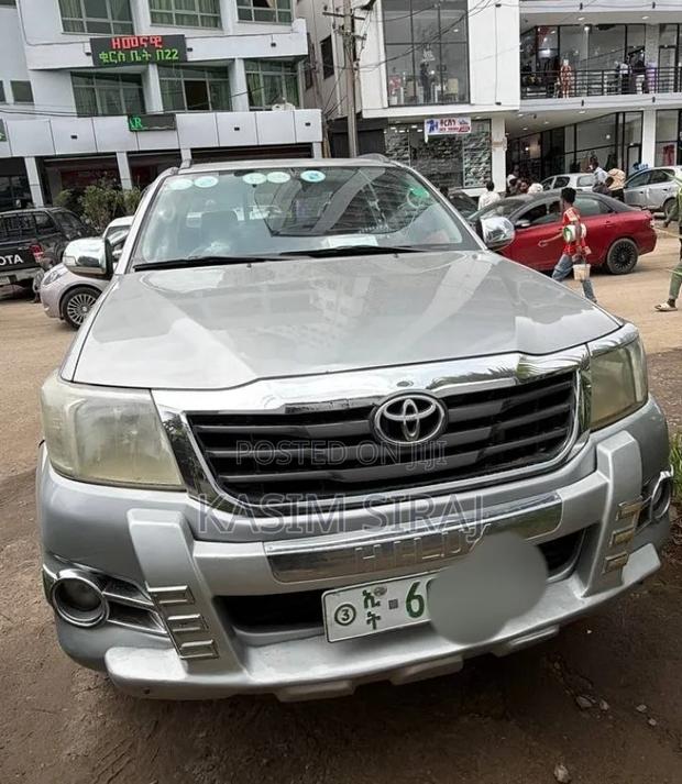 Toyota Hilux 2015 Silver