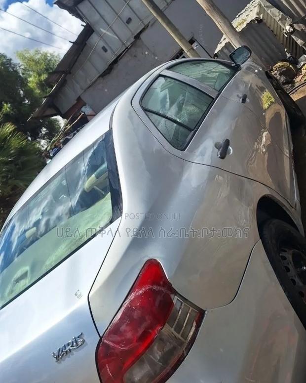 Toyota Yaris 2011 Off white