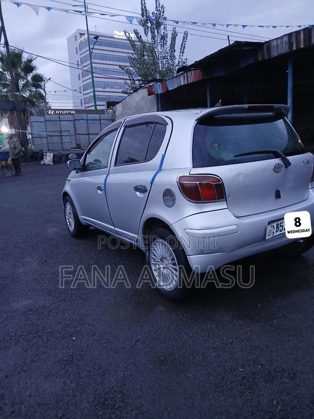Toyota Vitz 2003 Silver