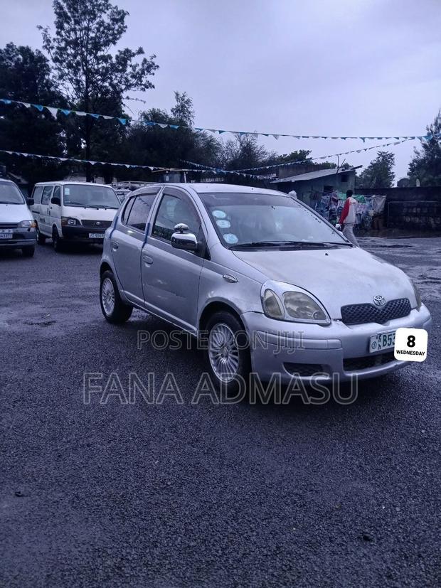 Toyota Vitz 2003 Silver