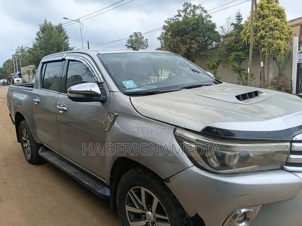 Toyota Hilux 2018 Gray