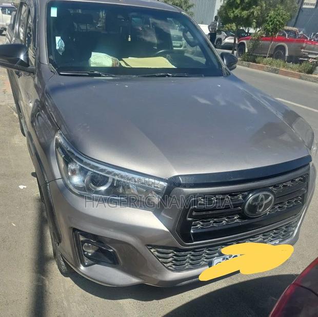 Toyota Hilux 2020 Gray