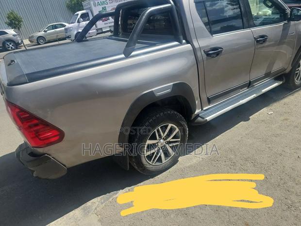 Toyota Hilux 2020 Gray